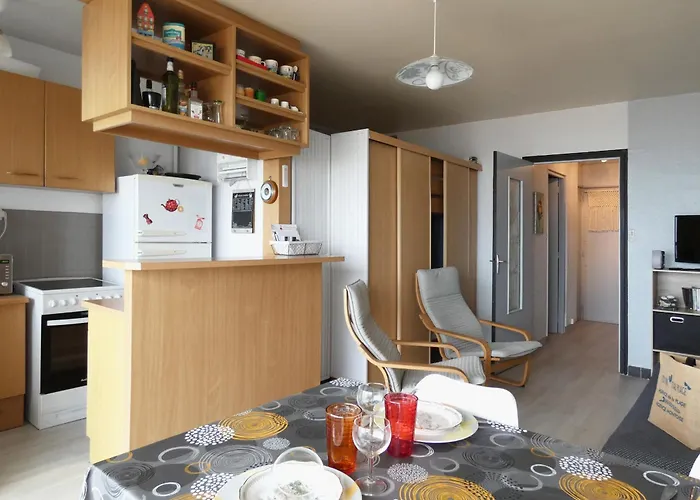 A Deux Pas De La A - Fr-1-323-415